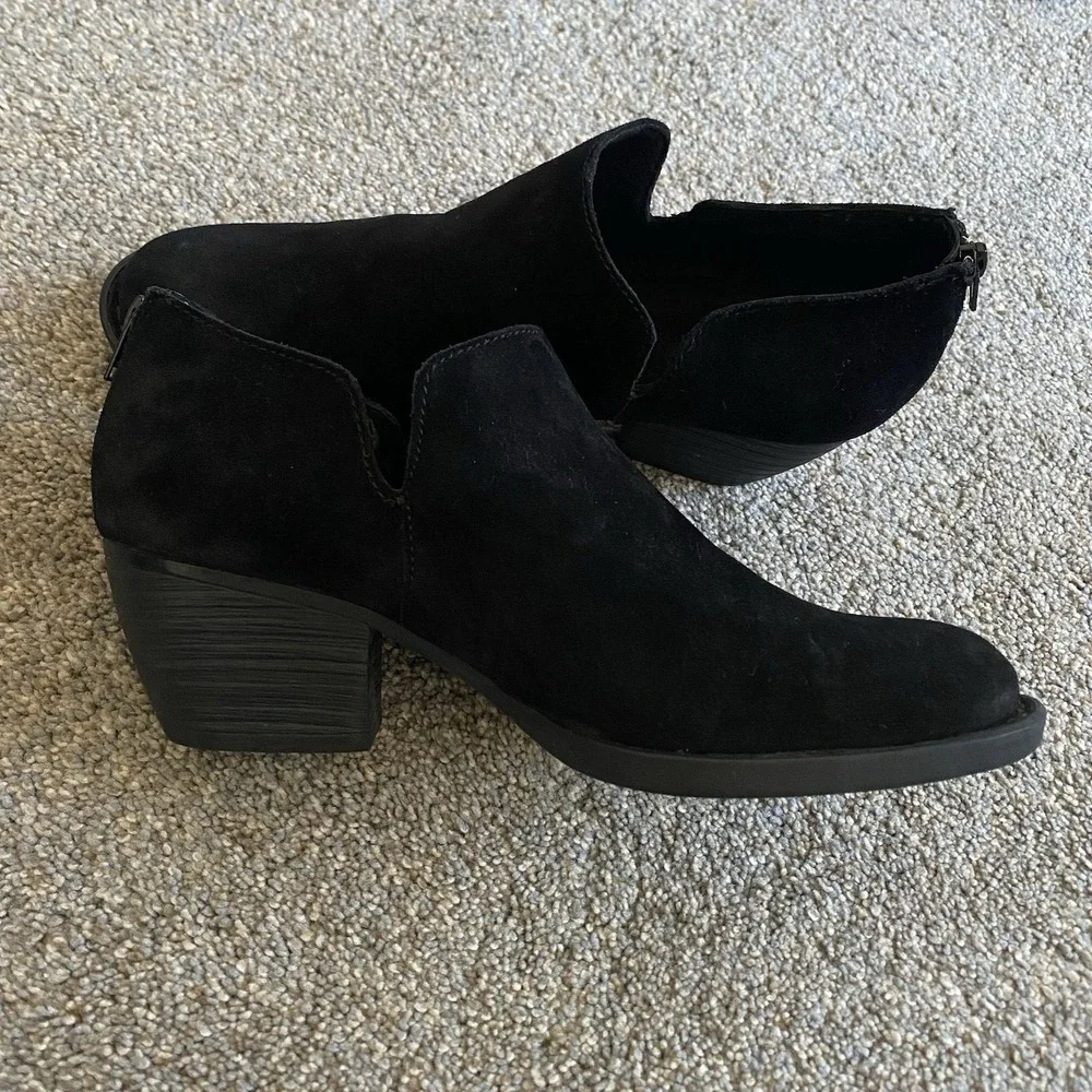 Born Black Suede Western Ankle Booties Size 10M V-Cut Block Heel Cowgirl Chic